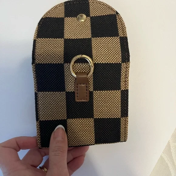 New No Tags Women brown checkered chest bag fanny pack headphone cross crossbody - Picture 4 of 7